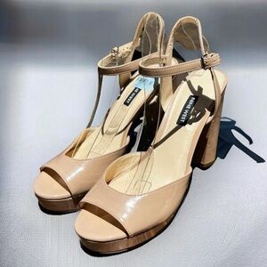 🌻NEW Nine West Nude  Natural Patent "Gail" Platform Sandals Women's Size 9.5